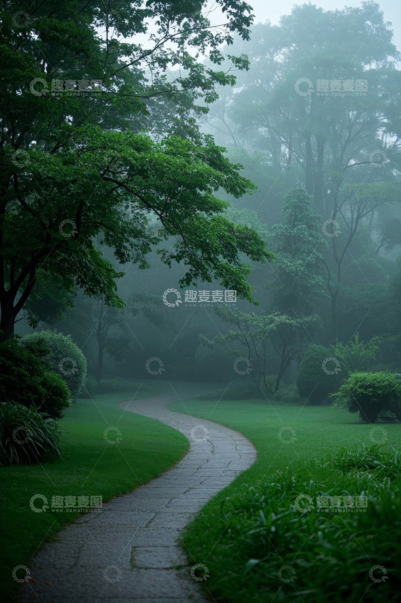 高清大图下载【趣麦麦图】雾中公园蜿蜒小径