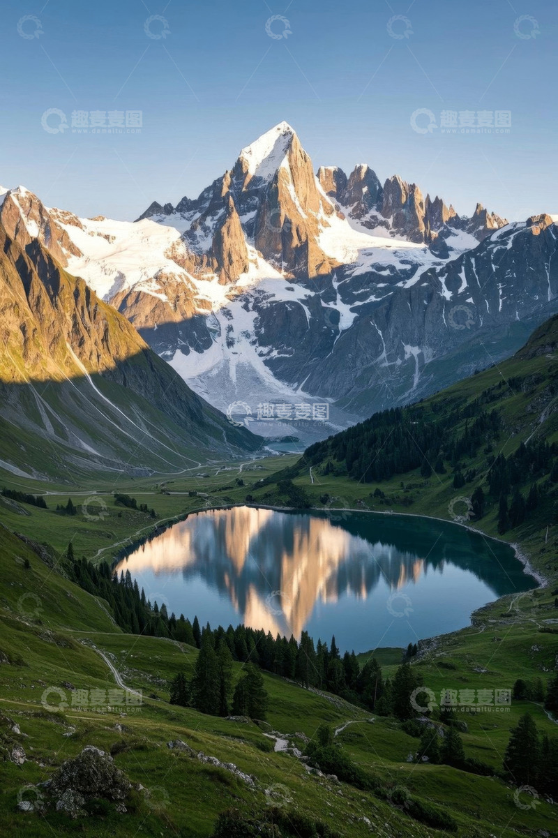 高清大图下载【趣麦麦图】山间湖泊与雪山自然风光