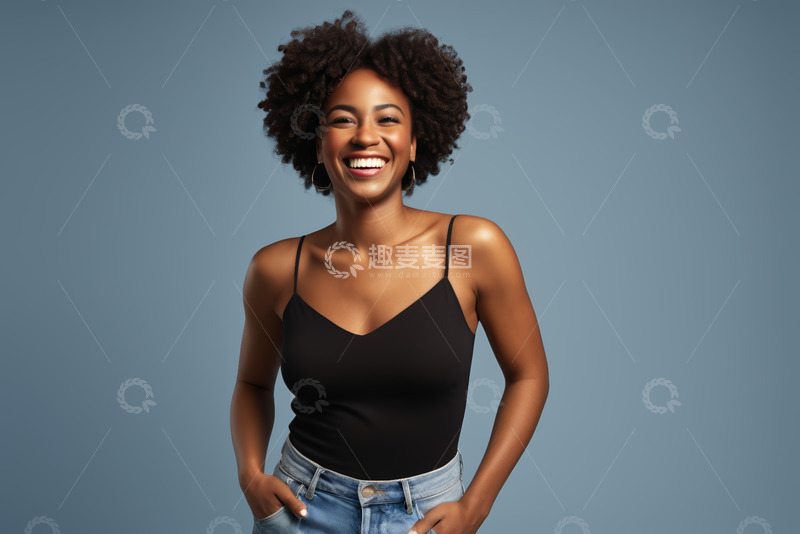 高清大图下载【趣麦麦图】微笑的年轻黑人女性半身像