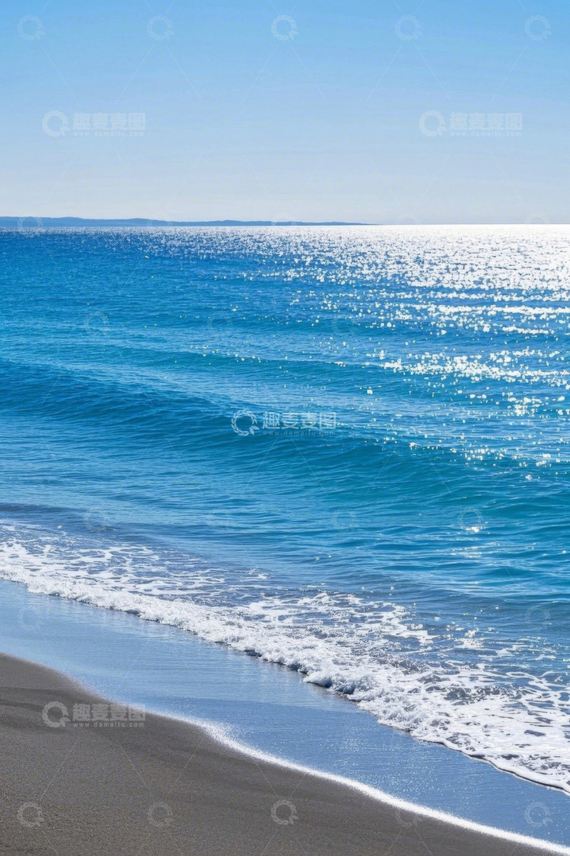 高清大图下载【趣麦麦图】阳光照耀下的海滩与海浪