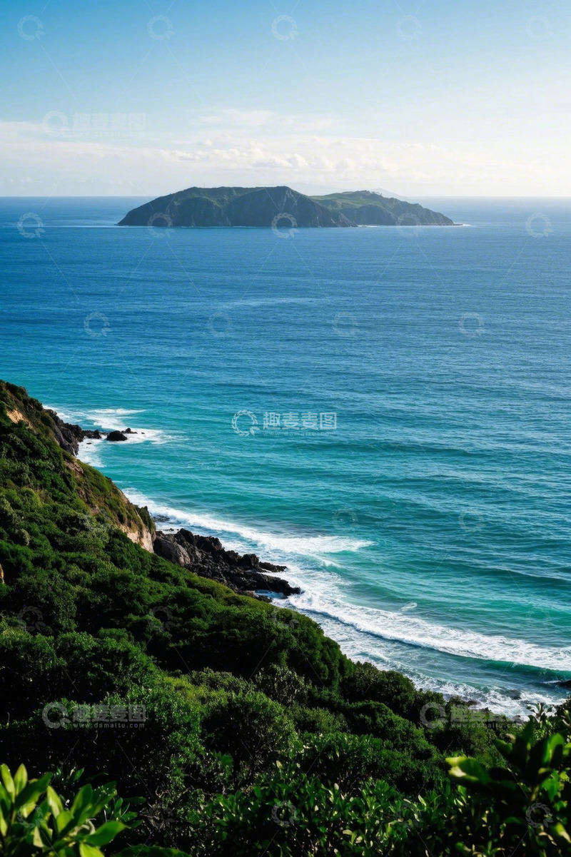 高清大图下载【趣麦麦图】海岸边绿植覆盖山丘与海中岛屿