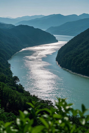 山谷间河流自然风光