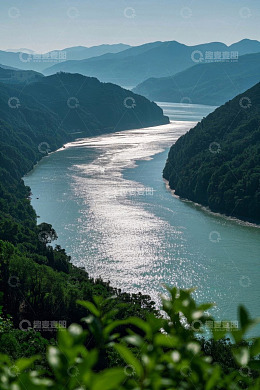 山谷间河流自然风光