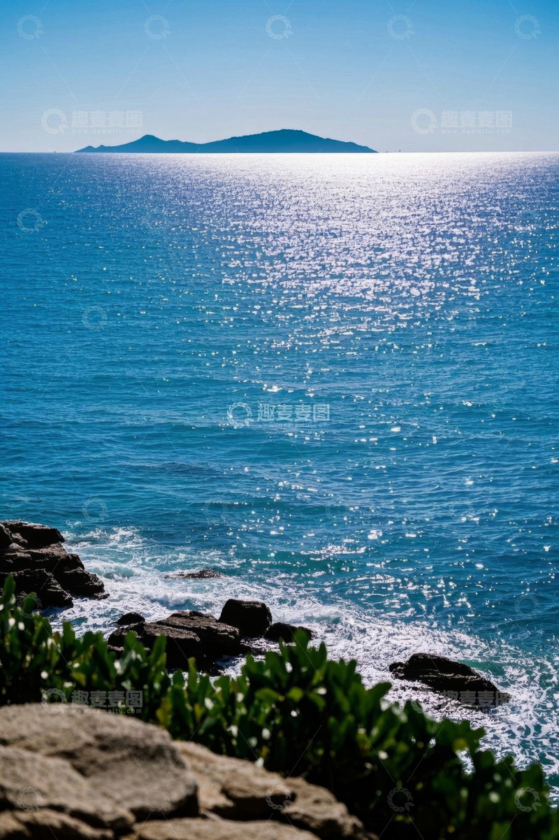 高清大图下载【趣麦麦图】海边岩石与波光粼粼的海面