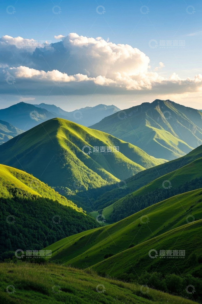 高清大图下载【趣麦麦图】绿色山丘与蓝天白云风景