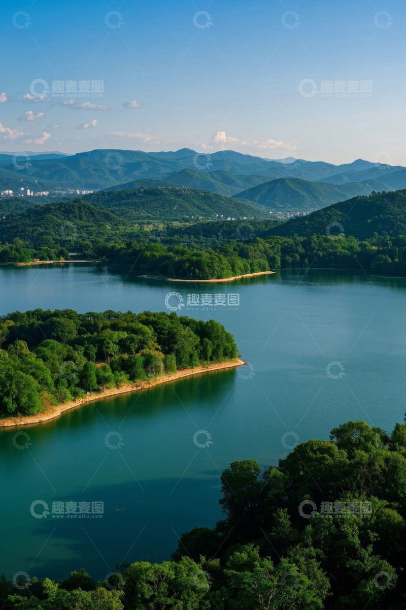 高清大图下载【趣麦麦图】青山绿水间的湖泊风景