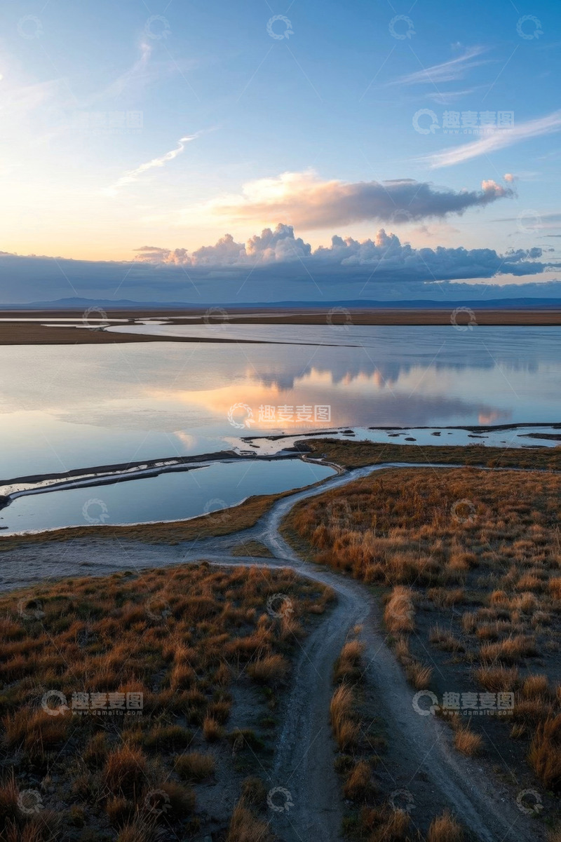 高清大图下载【趣麦麦图】黄昏湖畔草地与蜿蜒小路景观