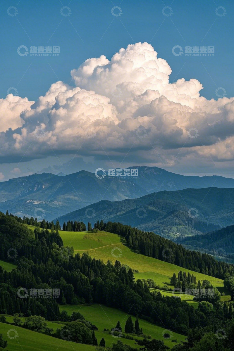 高清大图下载【趣麦麦图】青山绿野上的壮丽云朵景观