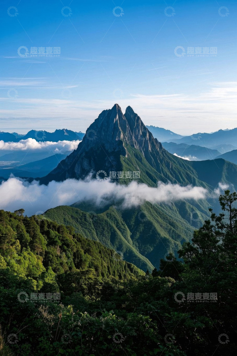 高清大图下载【趣麦麦图】青山云海中的巍峨山脉