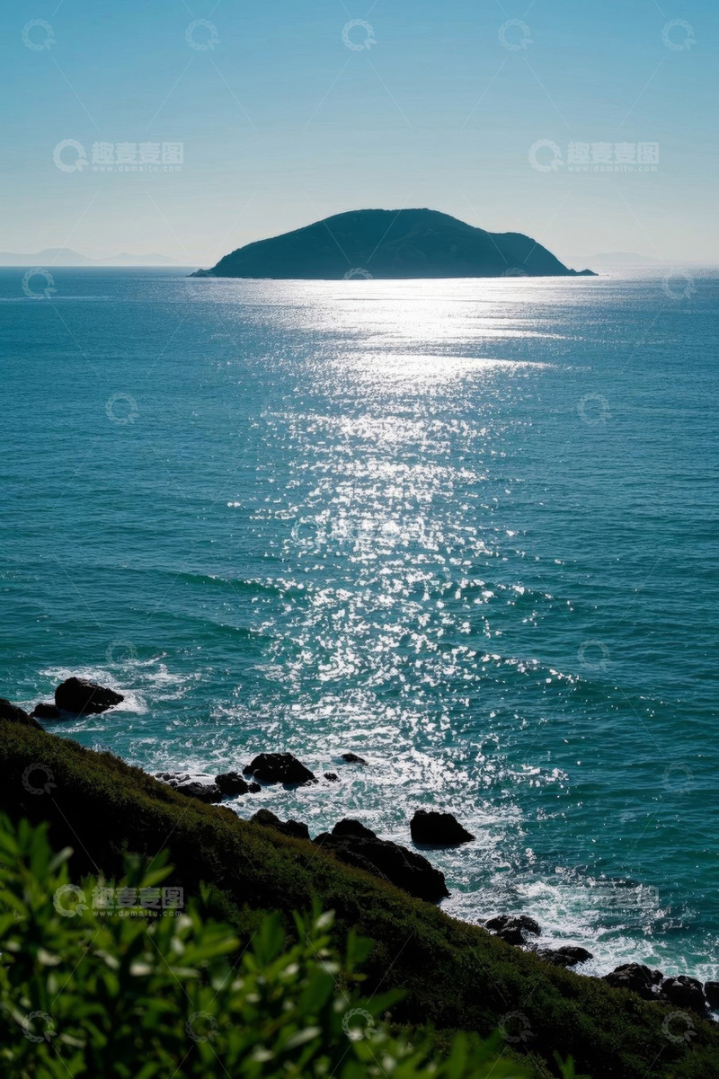 高清大图下载【趣麦麦图】海面阳光照射下的岛屿景观