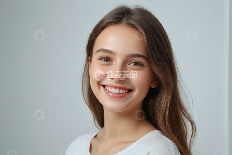 高清大图下载【趣麦麦图】微笑年轻女性肖像