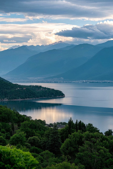 山水湖泊自然风光全景