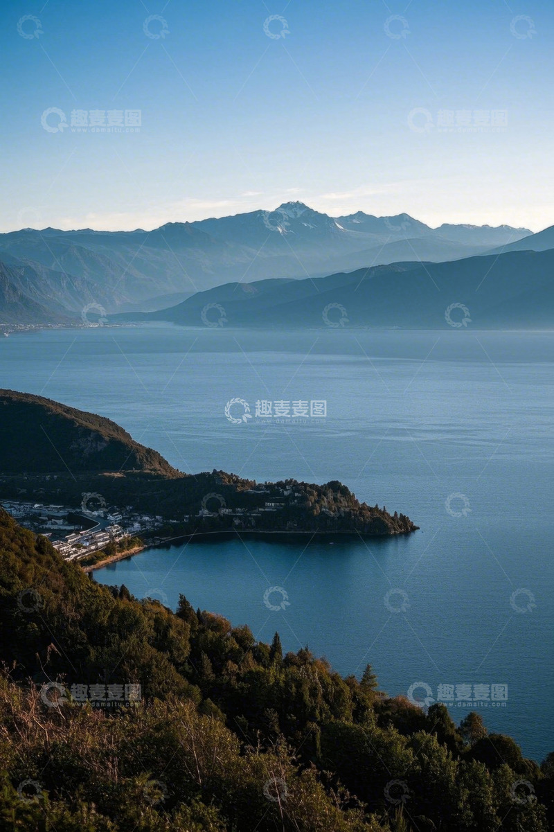 高清大图下载【趣麦麦图】山边湖泊自然景观