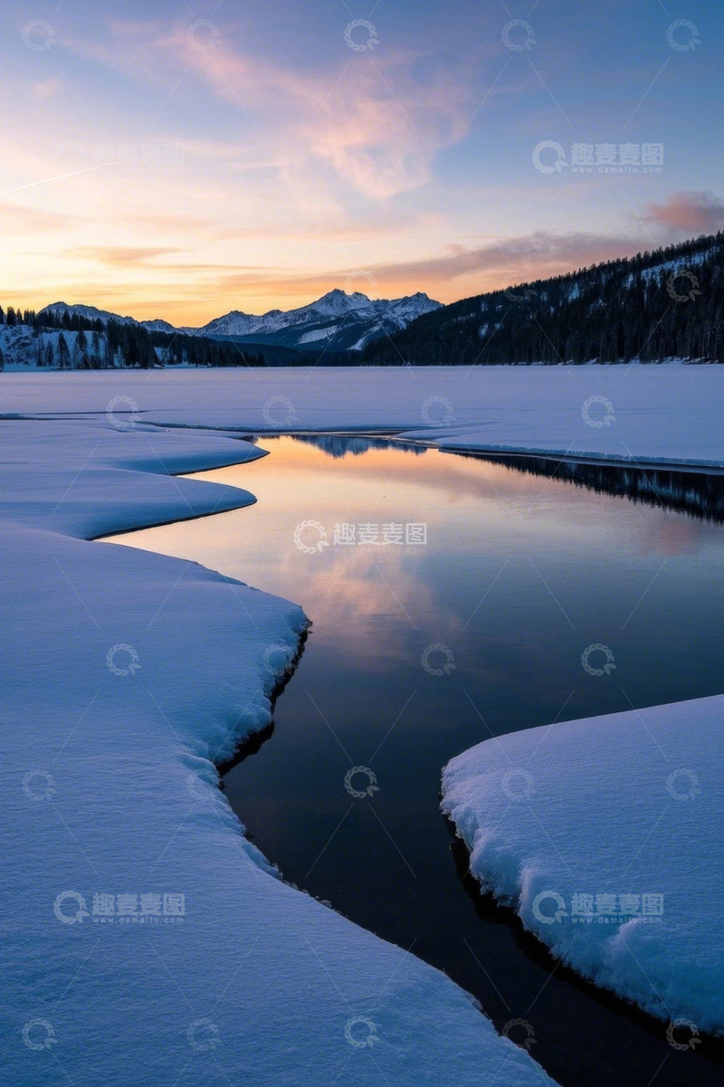 高清大图下载【趣麦麦图】雪后山间湖泊黄昏美景
