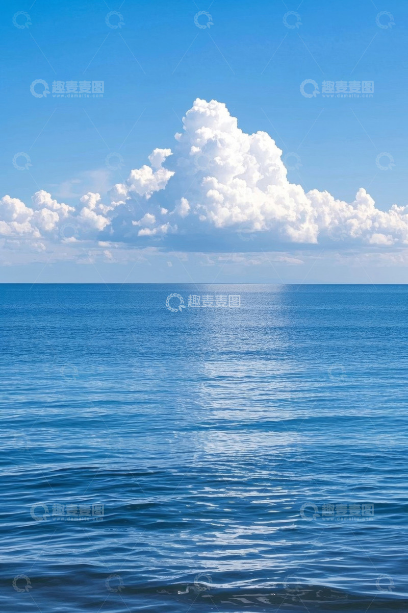 高清大图下载【趣麦麦图】蓝色海洋与天空中的白云