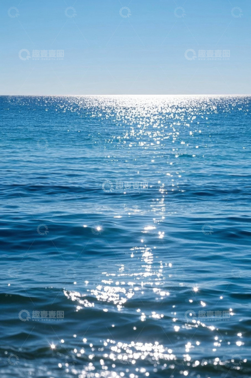 高清大图下载【趣麦麦图】阳光下波光粼粼的蓝色海洋