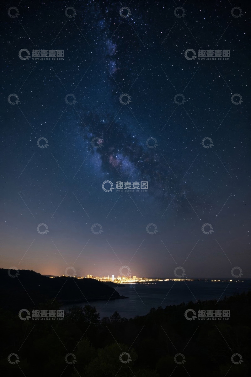 高清大图下载【趣麦麦图】夜晚星空下的城市与自然景观