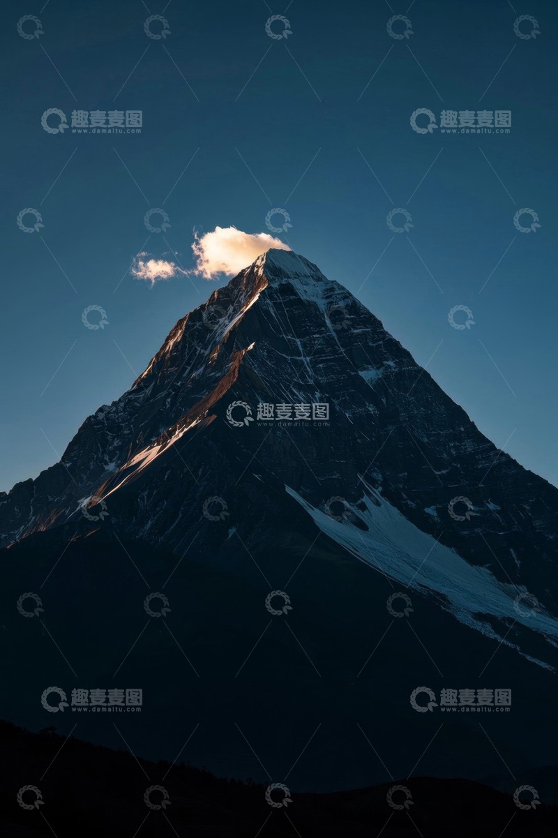 高清大图下载【趣麦麦图】雪山山顶日出景象
