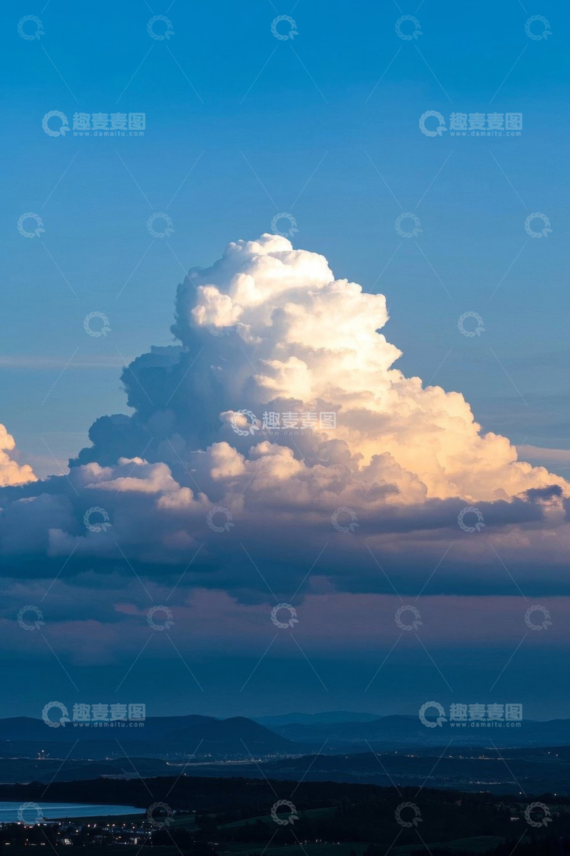 高清大图下载【趣麦麦图】天空中巨大的积云景观