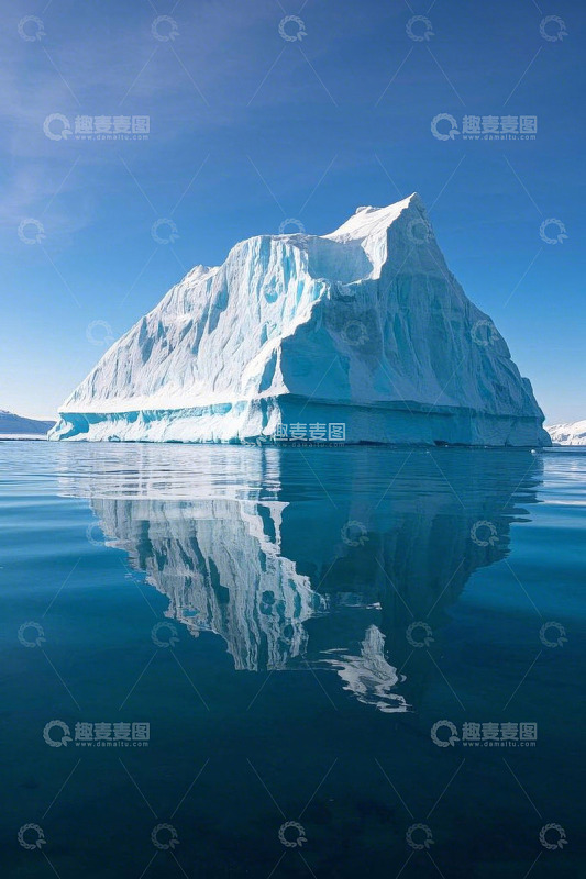 海洋上的巨大冰山