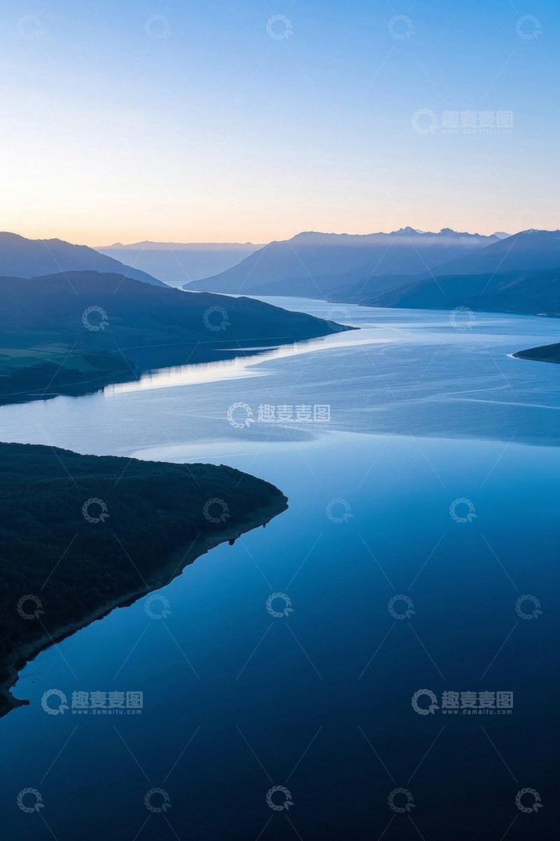 高清大图下载【趣麦麦图】湖泊山脉航拍全景