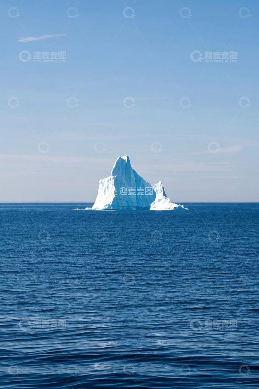 海洋上漂浮的冰山景观