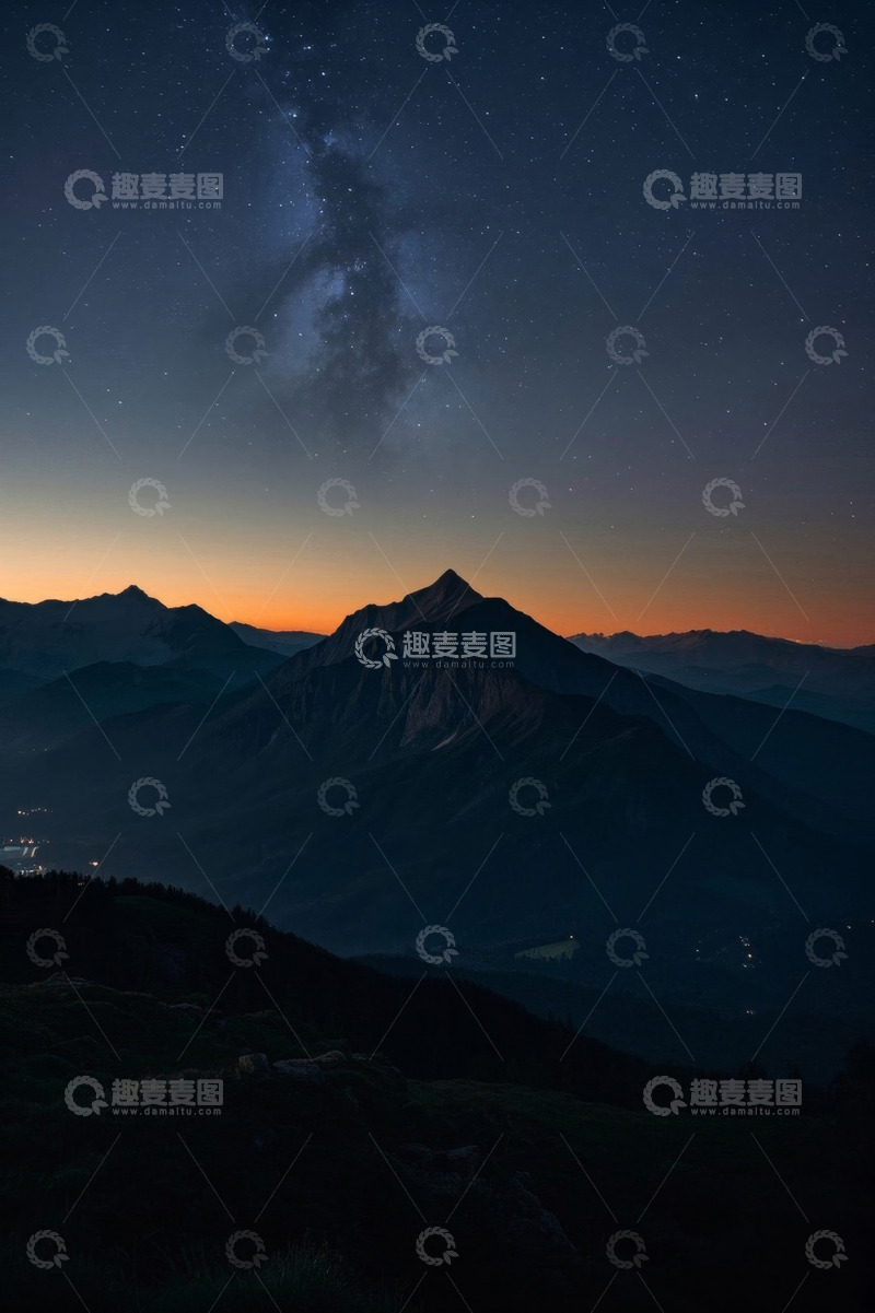 高清大图下载【趣麦麦图】夜幕下的山脉与星空景观