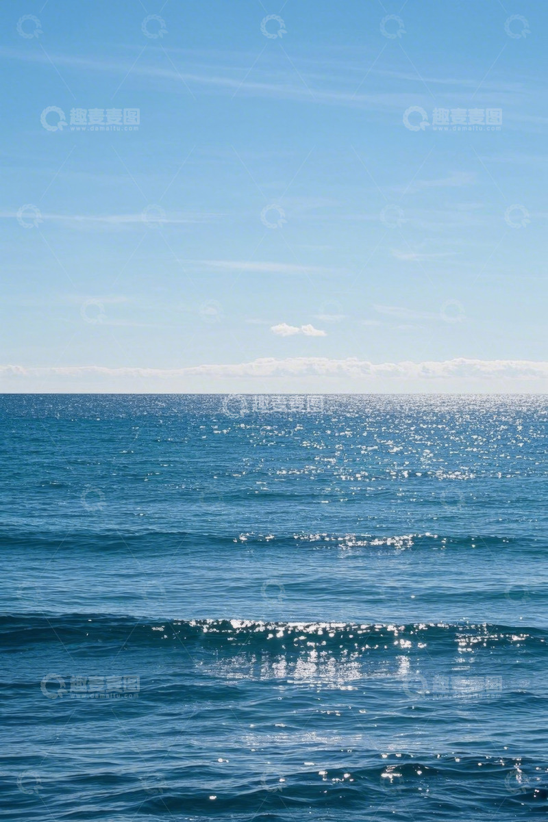高清大图下载【趣麦麦图】晴朗天气下的蓝色海洋景观