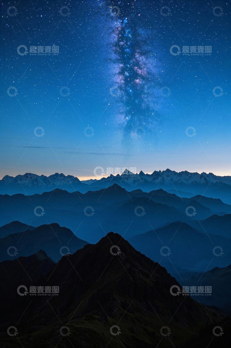 高清大图下载【趣麦麦图】夜空下连绵山脉与璀璨星河