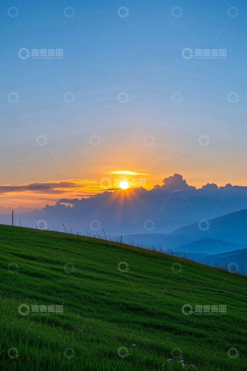 高清大图下载【趣麦麦图】草原上的日落景象