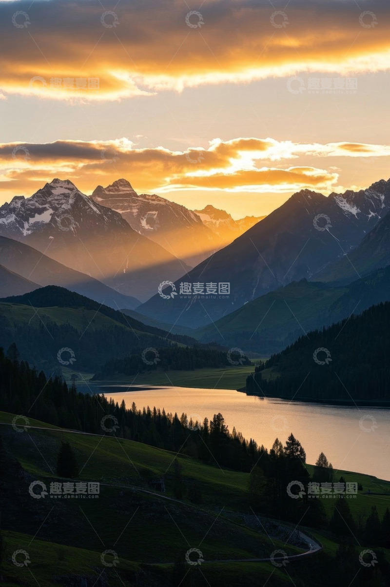 高清大图下载【趣麦麦图】山间湖泊日落自然风光