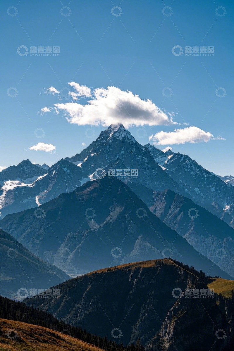 高清大图下载【趣麦麦图】蓝天白云下的雪山与山脉景观