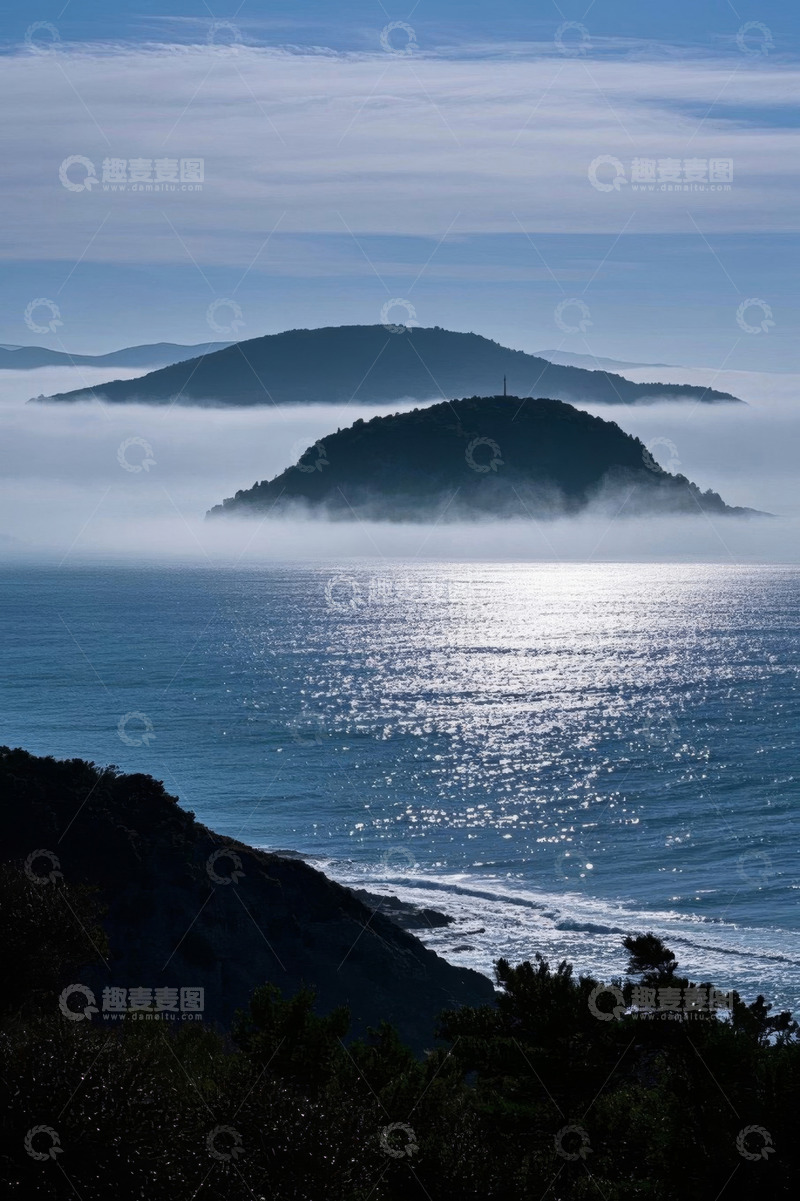 高清大图下载【趣麦麦图】海面山峦云雾景观