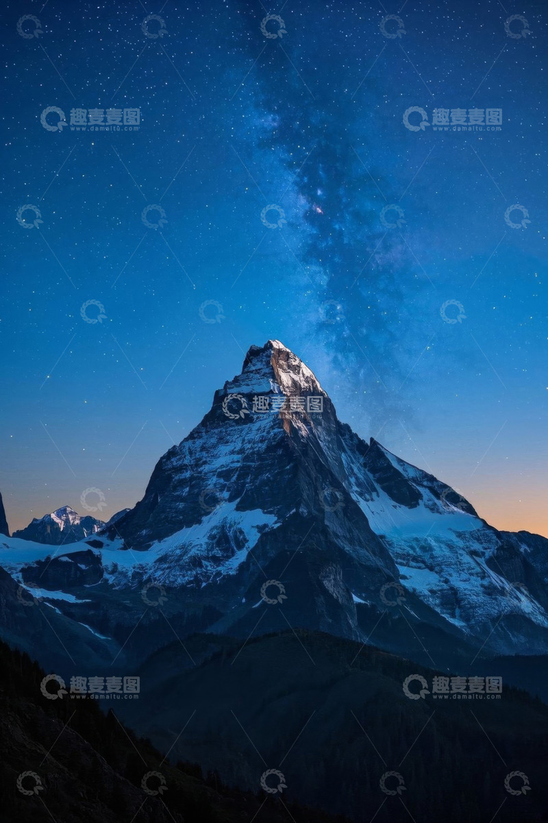 高清大图下载【趣麦麦图】星空下的雪山景观