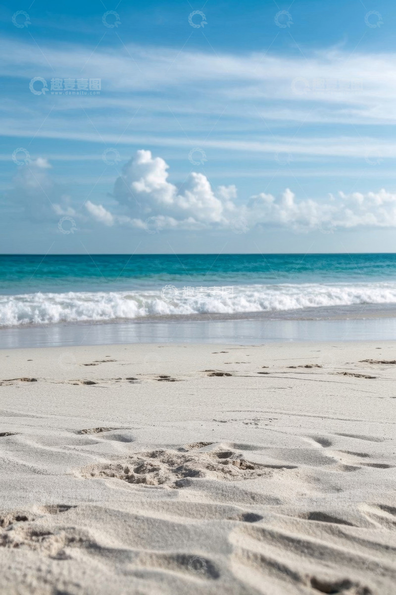 高清大图下载【趣麦麦图】蓝天白云下的海滩与海洋景象