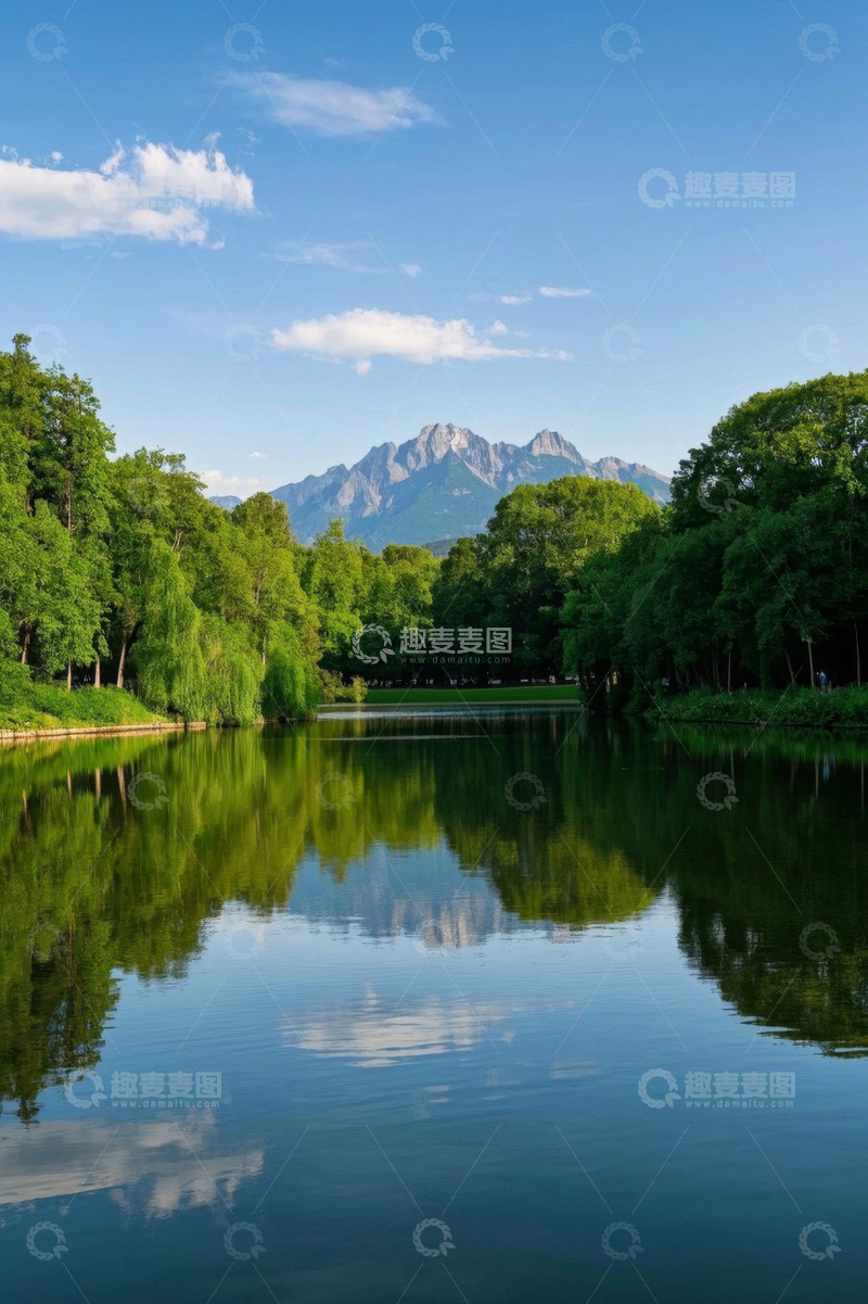 高清大图下载【趣麦麦图】湖边森林与远山风景