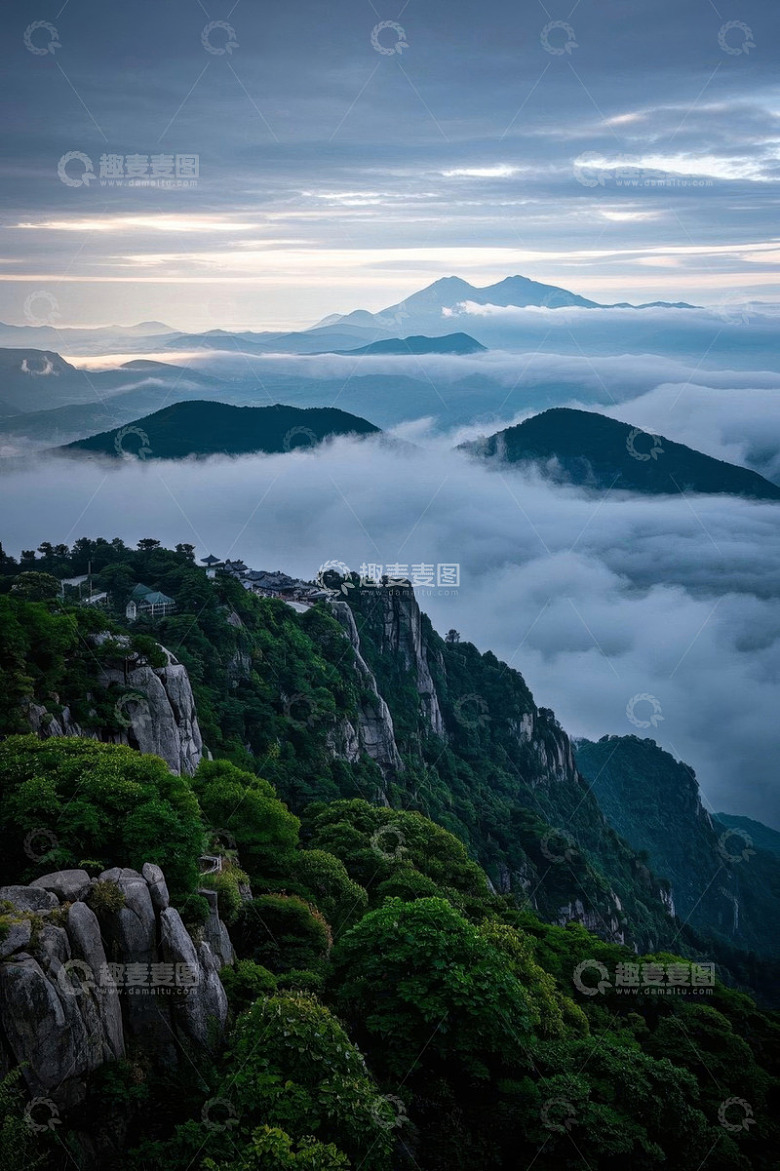山峦云海自然风光全景