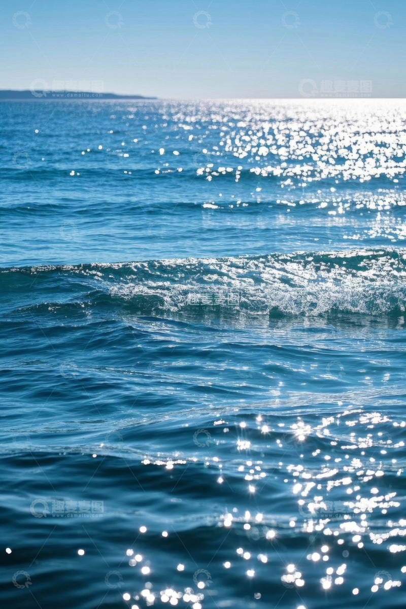高清大图下载【趣麦麦图】阳光下波光粼粼的蓝色海洋