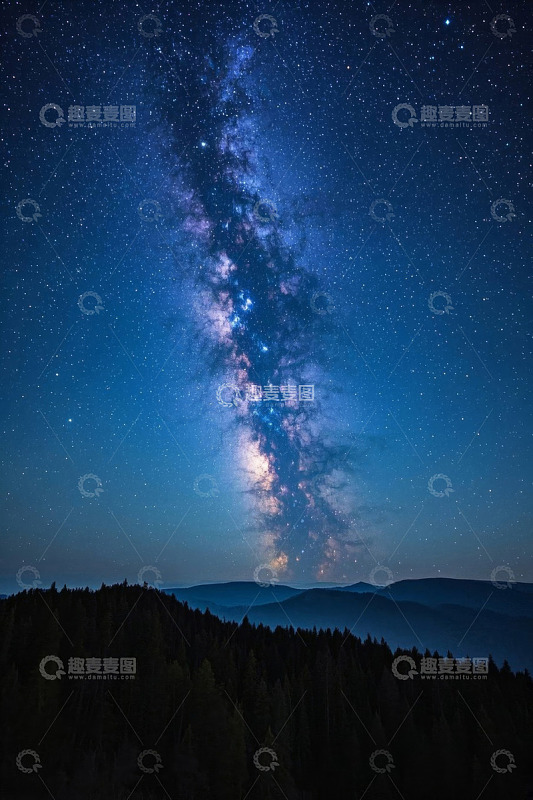 山林上空璀璨星空景观