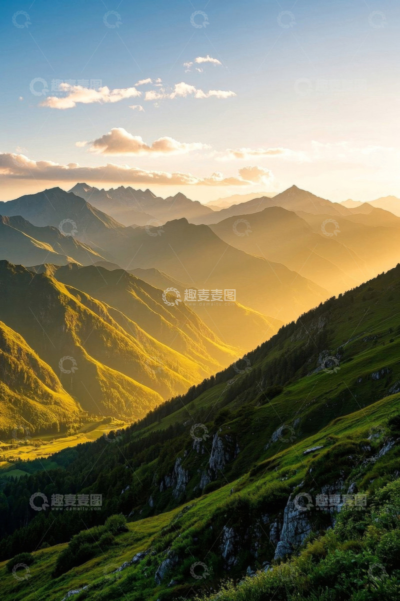 高清大图下载【趣麦麦图】阳光照耀下的连绵山脉风景