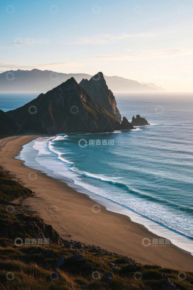 高清大图下载【趣麦麦图】海滩边的山景与海洋风光