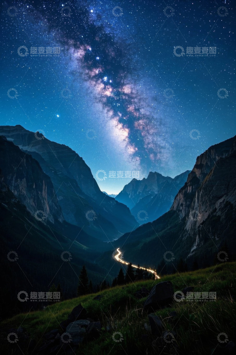 高清大图下载【趣麦麦图】山谷星空夜景与蜿蜒公路