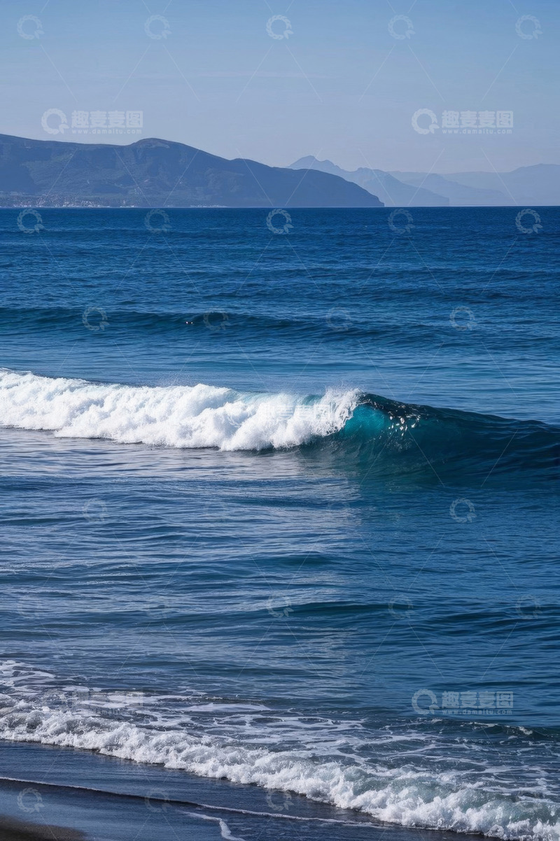 高清大图下载【趣麦麦图】海边蓝色大海与翻涌波浪