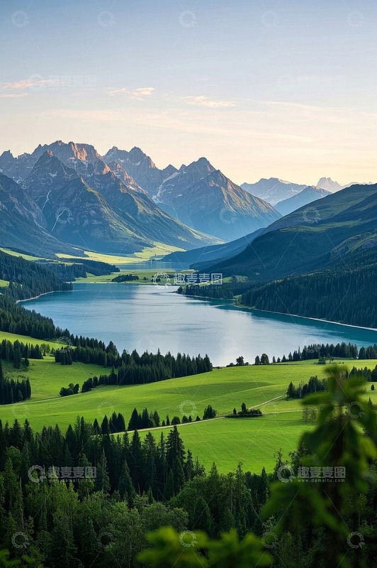 山湖森林自然风光全景