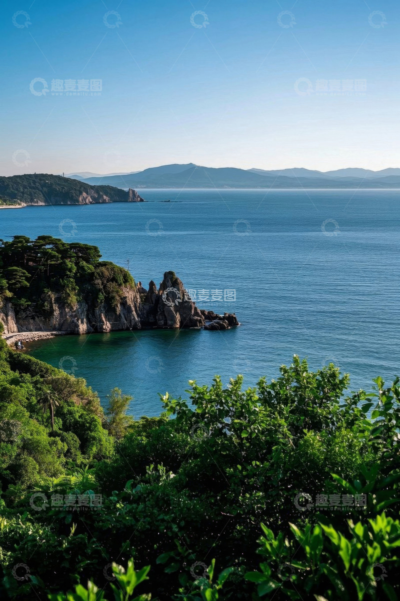 高清大图下载【趣麦麦图】海岸边山林与岩石景观