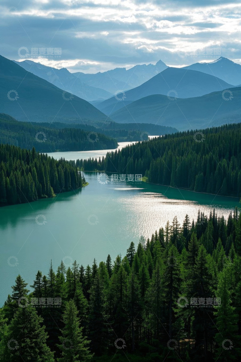 高清大图下载【趣麦麦图】山林间湖泊自然风光