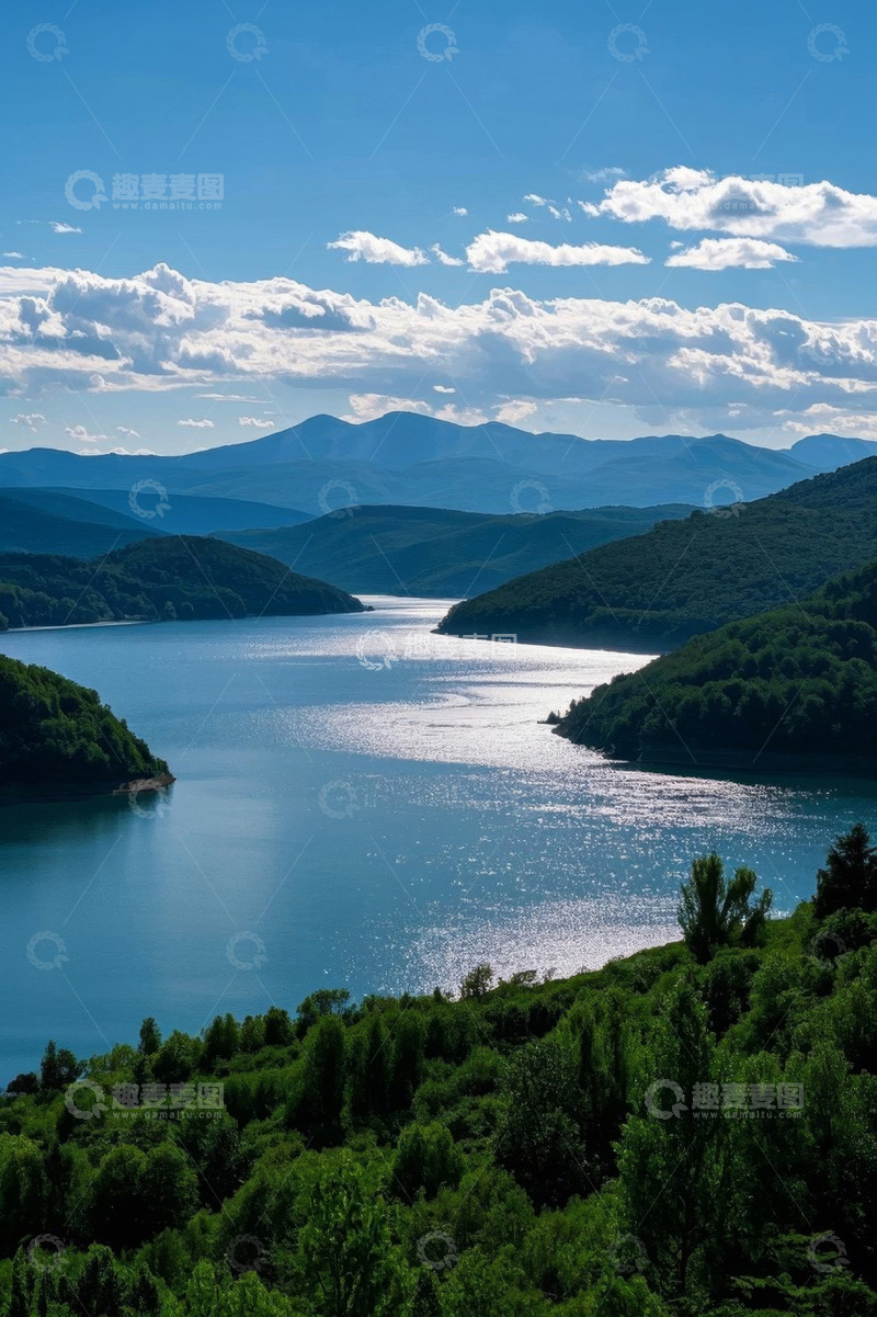 高清大图下载【趣麦麦图】山间湖泊自然风光全景