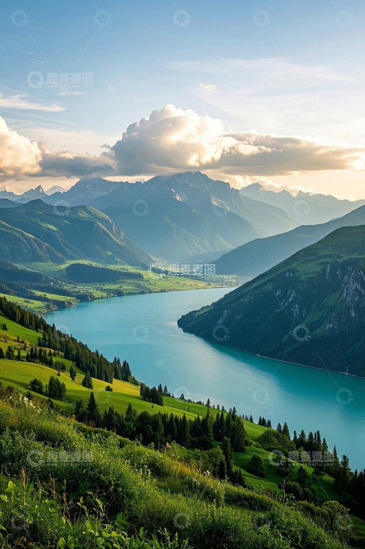 山间湖泊自然风光全景