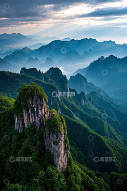 壮丽山脉自然风光全景