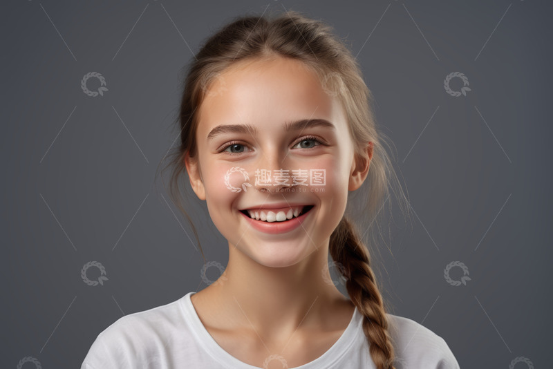 高清大图下载【趣麦麦图】微笑女孩半身肖像